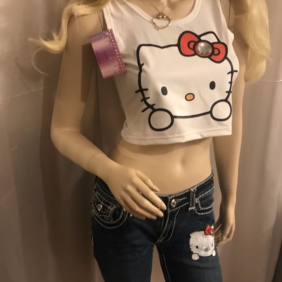 Adorable 🍭vintage capris and crop top with hello kitty details 💖 - Picture 11 of 12